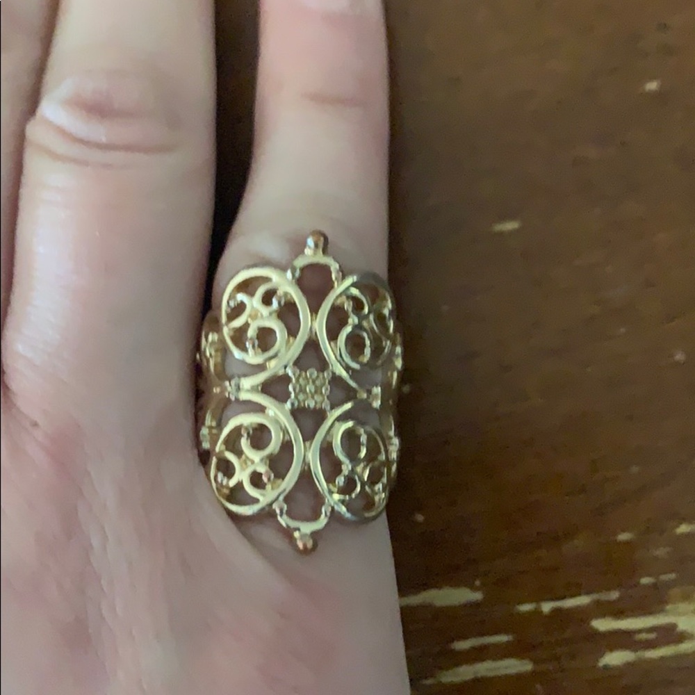 Gold statement piece ring - Picture 2 of 5